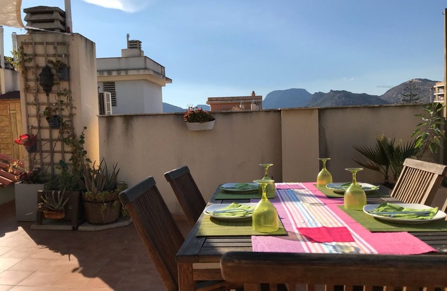 LIGHT AND CENTRAL PENTHOUSE WITH VIEWS (GREAT TERRACE) AND GARAGE IN THE SAME BUILDING