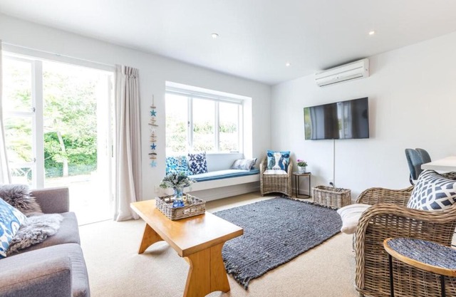Light-filled Newly Renovated 3 Bedroom Villa in Remuera