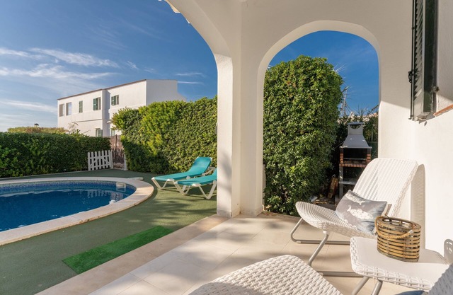 Light-Flooded “Apartment Delfín 3” with Pool, Terrace & WiFi; Parking Available in the Street