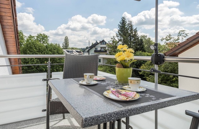 Light-Flooded Attic Apartment “Haus Schussenblick DG” with Wi-Fi, Terrace & Garden; Parking