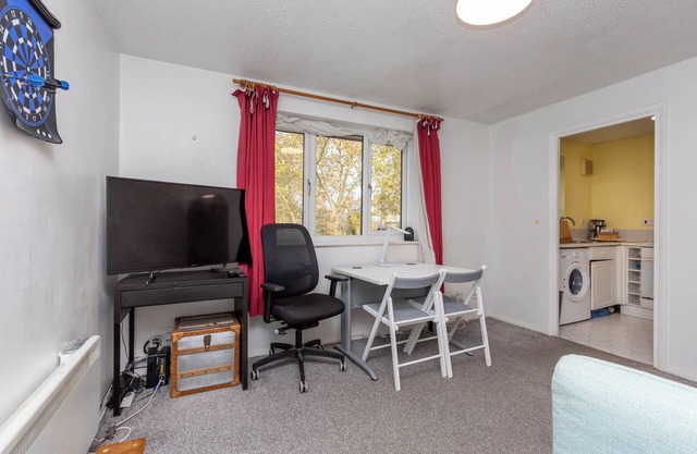 Light Studio Flat - Surrey Quays!