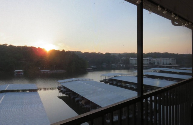Lighthouse Landing 2BR/2BA Beautifully Updated Lakefront Condo with Heated Pool