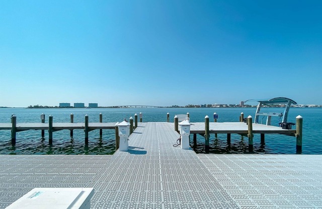 Lighthouse on the Bay 2206-Boater's Dream with Boat Slips-Lazy River-Bay Views!