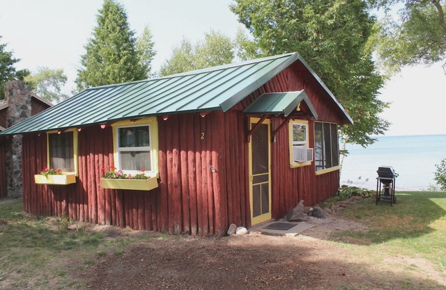Lightkeepers Vintage Cabin 2