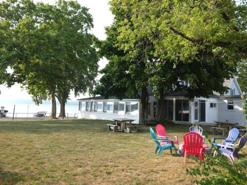 Lil's On The Lake Vintage Cottage On Crystal Lake