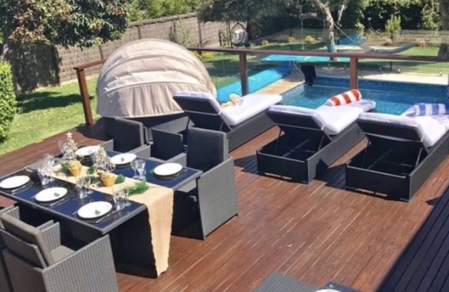 Limeburners Family Retreat - gas heated pool, basketball court & in-ground tramp