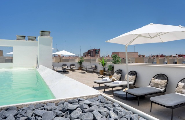 Limehome Sevilla Calle Torcuato Luca de Tena