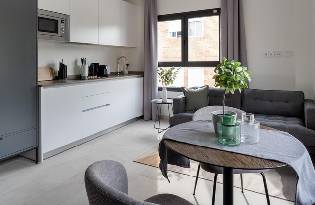 limehome Sevilla Torcuato L. d. Tena | Studio