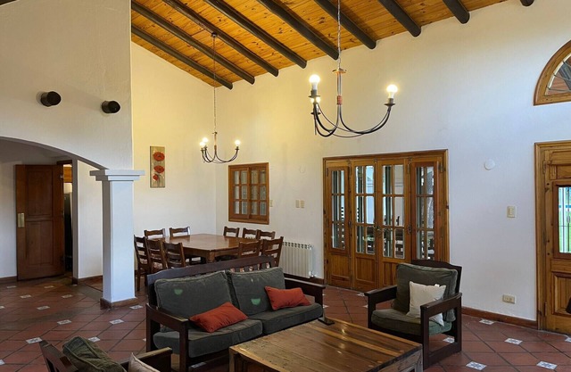 Lindísima casa con jardín y pileta en Chacras