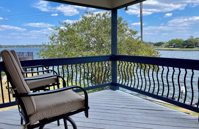 Linda's Lake House Waterfront on Lake Conroe