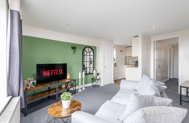 Liquorice Lodging - 1 DBL Bed Apartment - Parking