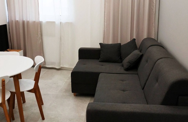 Lissa 08 Modern Apartment