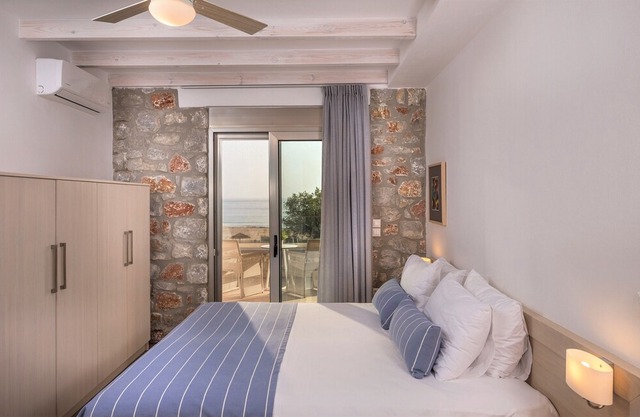 LITHOS-LUXURY BEACHSIDE STONE VILLA - PRIVATE POOL - DIRECT ACCESS TO THE BEACH