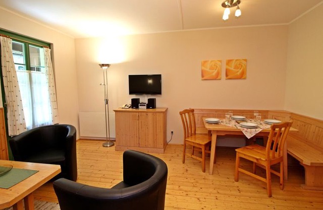 Litschau Apartment, Sleeps 6 with Pool and WiFi