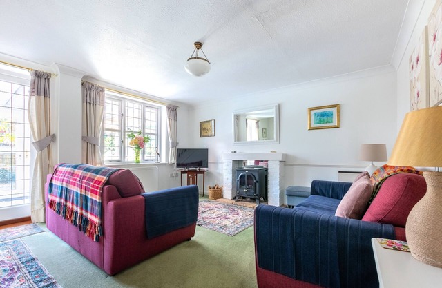 Little Chequers - Two Bedroom House, Sleeps 3