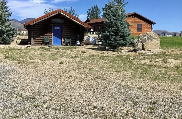 LITTLE LOG CABIN IN THE RUBY
