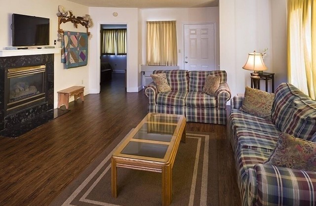 Little Pigeon River 508 2BD Condo with Fireplace and Jacuzzi Tub by RedAwning