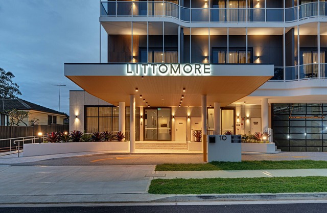 Littomore Suites Kingswood
