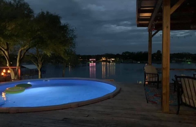 Living the Dream- Lakefront w/Pool & Hot Tub