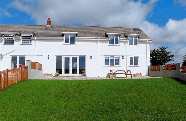 Llanelen Farm, Sleeps 4
