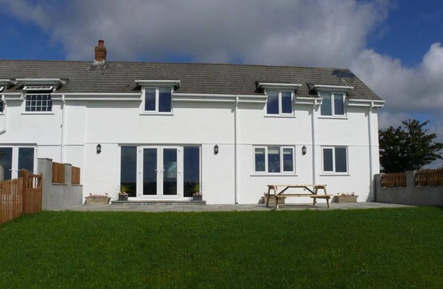 Llanelen Farm, Sleeps 2