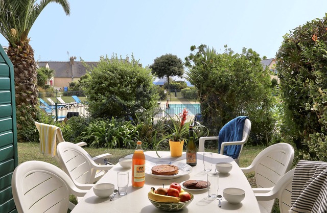 LocaLise - A06 - Single-storey apartment facing pool and sea
