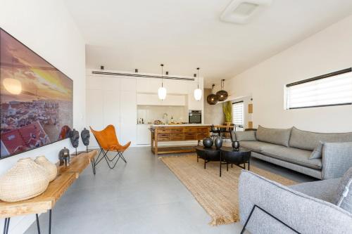 Localz - Bazel Central Apartment With Balcony