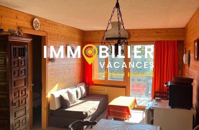 Located in the heart of Chandolin, one of Europe's highest villages, the apartment is ideal for 1 co