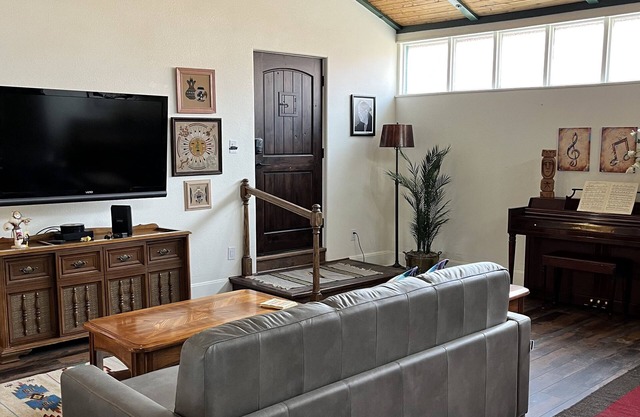 Located within in Old Town Albuquerque nWalking Distance to shops and museums