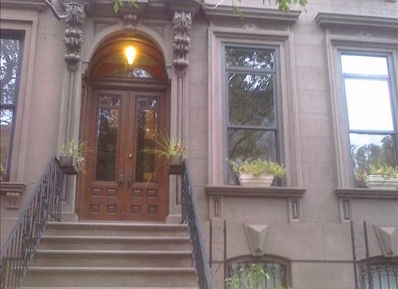 LOCATION LOCATION LOCATION: Brownstone One Bedroom Apartment in ProspectHeights