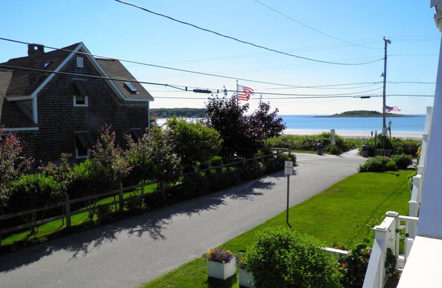 LOCATION! LOCATION! 2 Bedroom Cottage Across the Street from Goose Rocks Beach