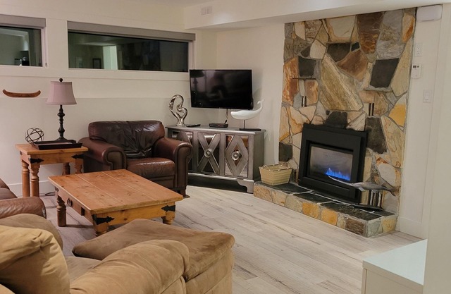 Location ! Semi Waterfront Beach Ave 2 Bedroom/2 Bathrooms/2 Living Rooms