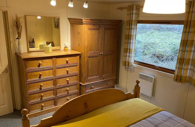 Loch Side Lodge with stunning mountain views