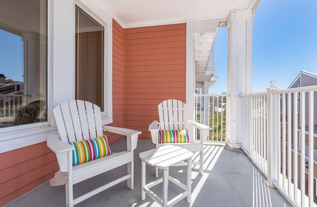 Lockout Unit ~ Porch ~ Spacious Living Area ~ Family Friendly