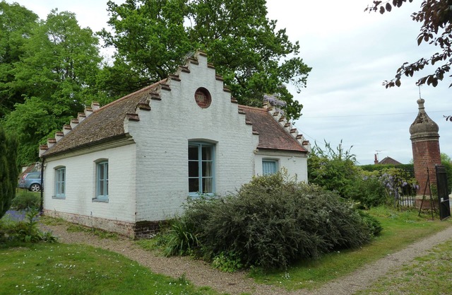 Lodge Cottage - stunning garden, woodland walks near Norwich City & the Broads