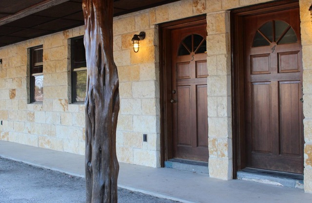 Lodge Suite Downstairs W/ Deck - 102