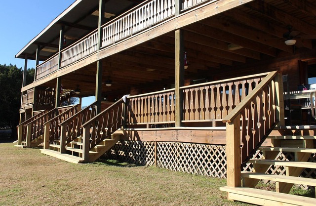 Lodge Suite Upstairs W/ Balcony - 202