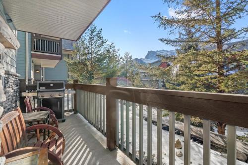 Lodges at Canmore Resort, Heated Outdoor Pool & Tubs, Sleeps 6-9