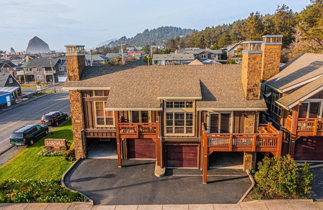 Lodges at Cannon Beach B2