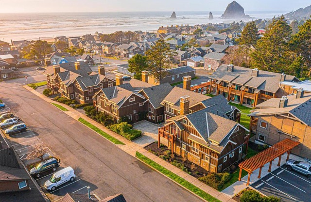 Lodges at Cannon Beach D2