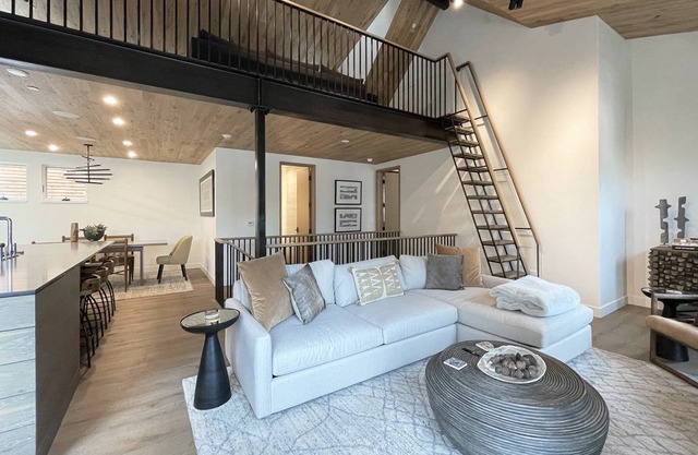 LOFT HOUSE 102 AT TRANSFER