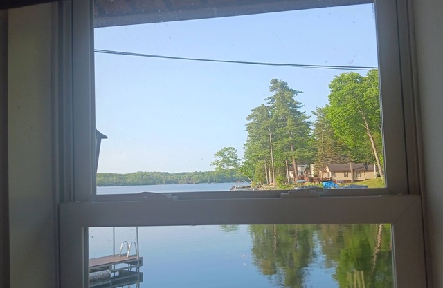 Log Cabin directly on the lake, within 5-10 minutes away from most attractions!