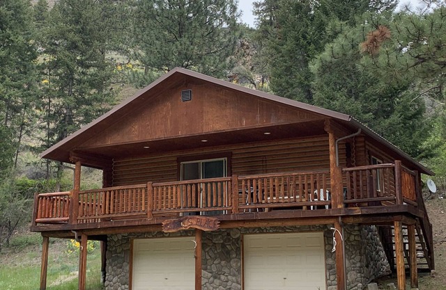 Log cabin in the bitterroot mountains