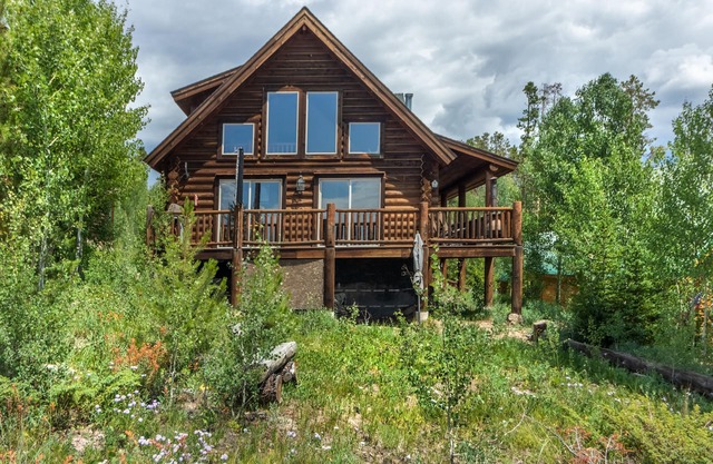 Log Chalet with Amazing Views- Special Last Minute Pricing- Book Now!
