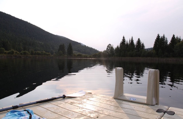 Log Chalet with private lake in the wilderness area