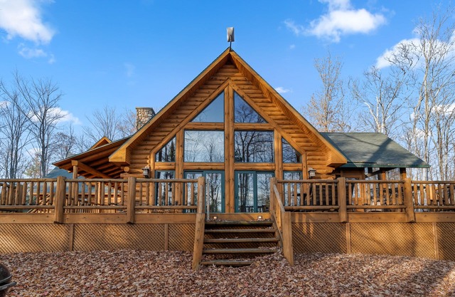Log home in Fish Creek + Dog Friendly and Private lot!