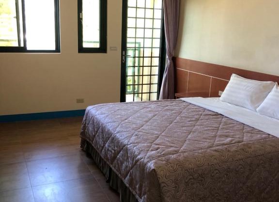 Lohas Seaview B&B