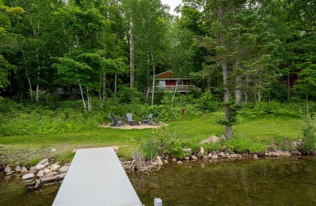 Lone Pine: A Cozy Autumn Hideaway | Fall Colors & Cozy Nights by the Lake