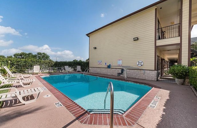 Lone Star Inn and Suites Victoria