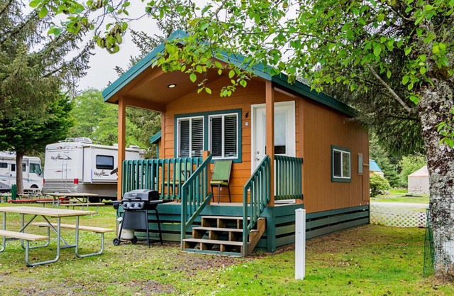 Long Beach Camping Resort Studio Cabin 5